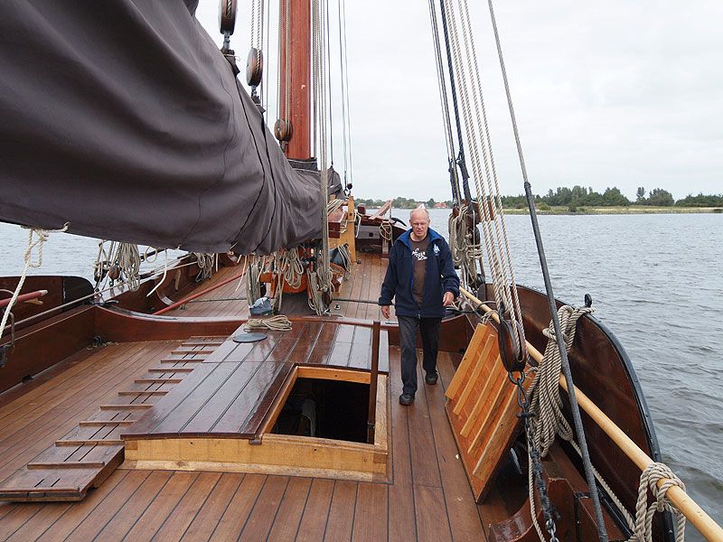 Een kijkje aan boord van de Korneliske Ykes II, een replica van een originele Hegemer palingaak, die in 2009 te water werd gelaten.
