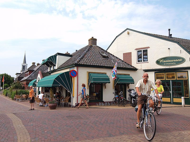 Een rustpunt op Friesland Holland’s Elfstedenroute op de fiets: It Posthûs.