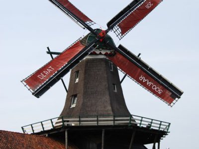 14 mei: groot historisch festijn rond 300-jarige houtzaagmolen in IJlst. Rondvaarten met pramen en bomen worden planken tot diep in de nacht!