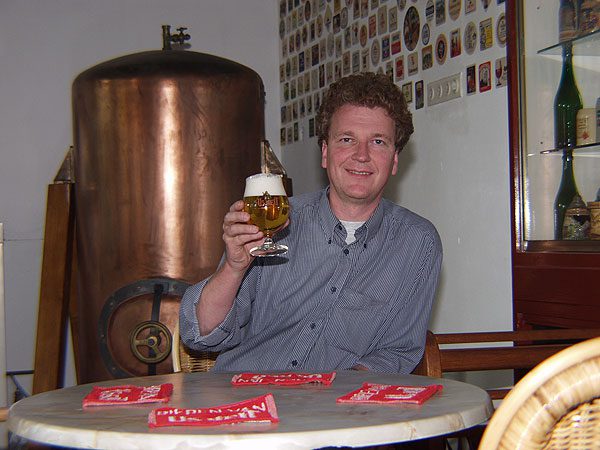 Aart van der Linde van de Friese Bierbrouwerij in Bolsward produceert al 25 jaar Nuchtere Heit, alcoholvrij bier, ook wel malt bier genoemd. Het heeft een frisse smaak en een oppeppend karakter. Maltbieren en mixen van witbier met een frisdrank als Seven-Up zijn in Duitsland populair bij sportfietsers als energiedrank. Alcoholvrij bier is bier met een extreem laag alcoholpercentage. De meeste alcoholvrije bieren zijn pilsbieren. Alcoholvrije bieren mogen tot 0,1% alcohol bevatten; dat is vijftig maal minder dan het alcoholpercentage van een gemiddeld pilsbier (5%). In vergelijking met gewoon bier, levert het drinken van een liter alcoholvrij bier geen noemenswaardige alcoholconcentratie in het bloed op. De kleine concentratie alcohol die in het bloed terecht komt, kan snel door de lever worden afgebroken.