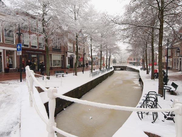 De sfeer van weleer in Dokkum, de meest noordelijke Friese Elfstedenstad. Foto: Friesland Holland Nieuwsdienst
