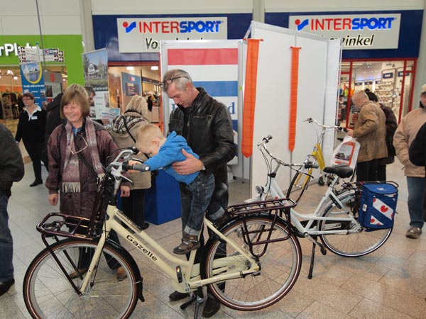 Ook een grote publiekstrekker in Bremen, de nieuwe Heavy Duty NL, een lifestyle fiets uit de serie stadsfietsen van Gazelle.