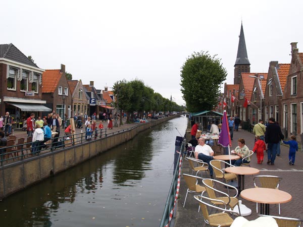Klein Amsterdam: de Luts stroomt als gracht door Balk, de hoofdplaats van de gemeente Gaasterlân-Sleat.