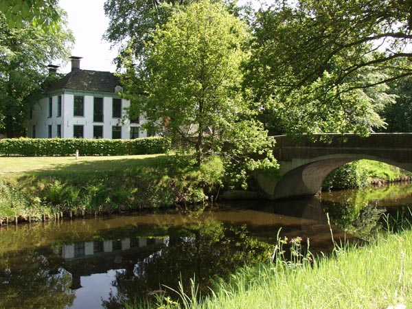 Romantiek: landhuis Kippenburg aan de Luts.