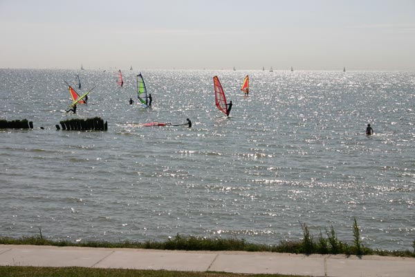 Ondiep water bij Hindeloopen, leuk voor wind- en kitesurfers en kinderen.