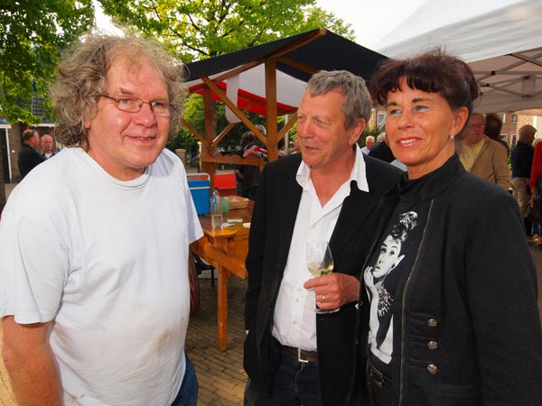 Onder de BF’ers — niet te rap uitspreken a.u.b. — waren zanger en vishandelaar Doede Bleeker uit Stavoren(links), de heer Van Hes van de Jouster Klokkenmakerij (midden) en Annie van der Velde, de vrouw van Riemer (SC Heerenveen-pilaar).