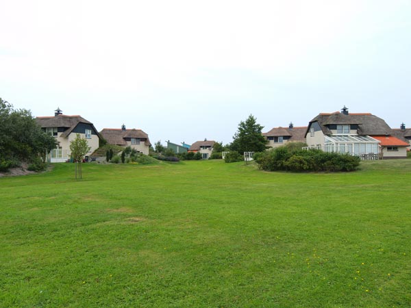 Ook de erven van de vakantiewoningen, die eigendom zijn van particulieren en door Makkum Rent BV worden verhuurd, en de grasvelden er omheen zijn opvallend netjes.