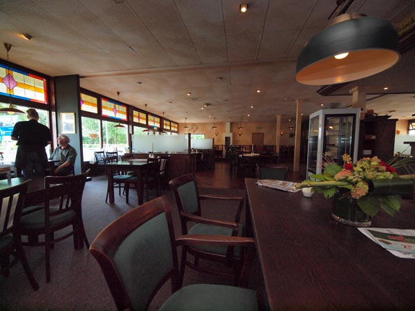 Restaurant De Stripe heeft 225 zitplaatsen binnen, 150 op het terras en drie vergaderzalen voor 25, 40 en 60 personen.