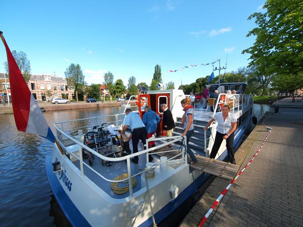 Friesland Holland Travel promoot via VVV Lauwersland, die een speciale arrangementenbrochure over Noordoost Friesland heeft uitgegeven, vakantiearrangementen voor senioren op de 50PlusBeurs.