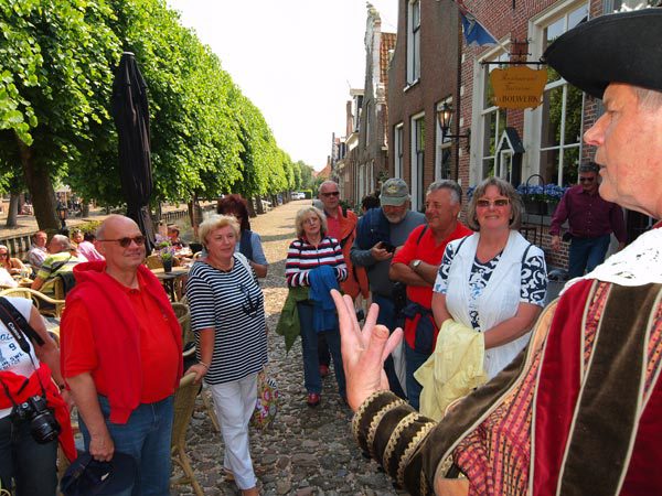 Frieslands meest gewaardeerde stadsrondgang: op pad met omroeper Pieter Haringsma.