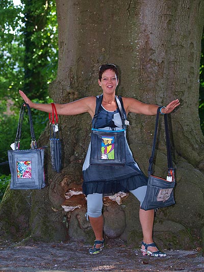 Rosemarie Koning kan uren bomen over de totstandkoming van haar aparte tassen.