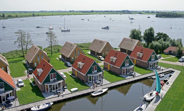 Eén van de meest geliefde vakantieparken van Friesland, De Pharshoeke, aan de Hegemer Mar (Heegermeer).