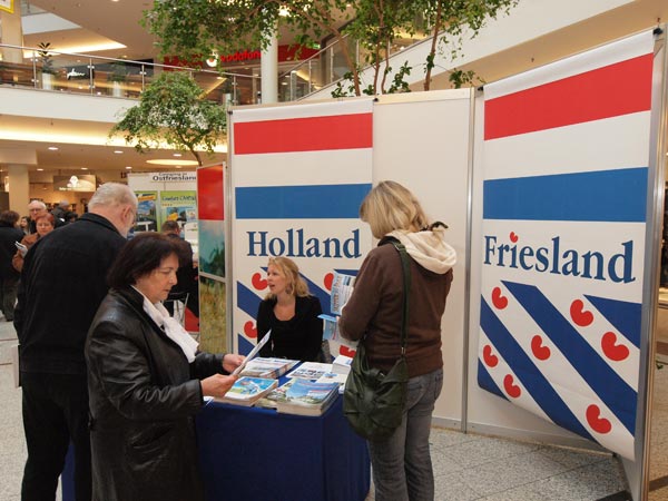 Friesland Holland Tourist Information reist in het voorjaar van shopping mall naar shopping mall, vaak met fietsen ‘Made in Holland’.