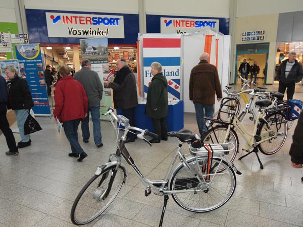 Friesland Holland Tourist Information reist in het voorjaar van shopping mall naar shopping mall, vaak met fietsen ‘Made in Holland’.
