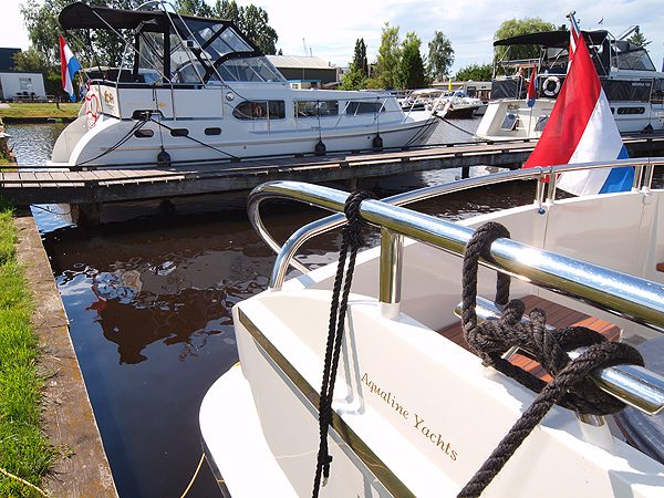 Een boot stelen is linke soep geworden met de uitvindingen van de Friezen Sebastiaan Strampel uit Blesdijke (uitvinder van het bootalarm, www.dumitech.nl) en Paul van Goor en Richard Veldman van V-trace uit Sneek