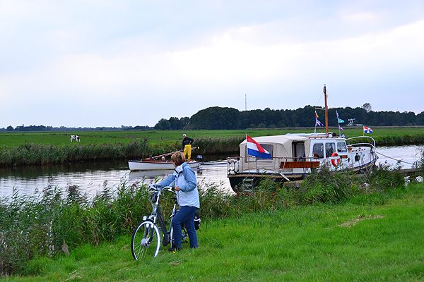 Het aantal toeristen op de rivier de Lende (Linde) en het  meelopende fietspad is in de nazomer niet groot, maar helemaal verlaten  is de vallei nooit.