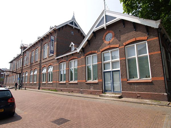 Museum Willem van Haren is gevestigd in de Heerenveense School, Minckelersstraat 11 in Heerenveen.