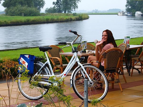 Touring bike: Fryslân Fiets, made for Friesland Holland by Gazelle. Almost equal to: Sparta Marathon 7.0 Bliss & Happiness and Batavus Deluxe Lento.
