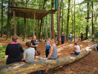 Als apen van boom naar boom in Appelscha