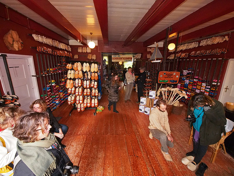 Amazing Shop: Scherjon Klompen in Noardburgum (www.klompen-scherjon.nl).