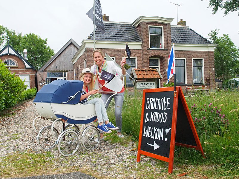 Amazing Shop: Bij de Pastorie Aardewerk & Brocante in Reitsum (www.bijdepastorie.nl).