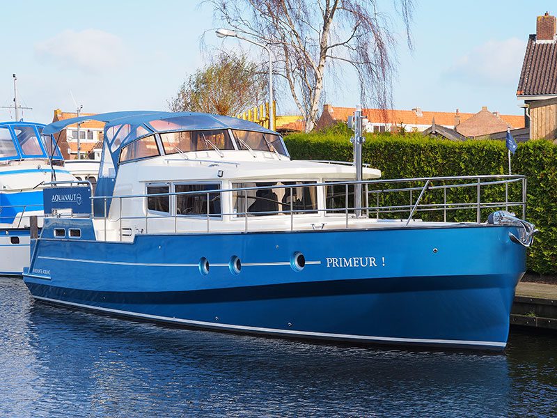 De charterversie van de Andante 438 AC wordt voor de aanvang van het vaarseizoen van 2016 aan de grote Aquanaut-vloot toegevoegd. Het schip biedt maximaal 10 personen onderdak en kost tussen de €1990,- en €2.910,- per week. Dat lijkt veel, maar is niet veel gezien de exclusiviteit en de uitrusting van het jacht. Als de huurprijs gedeeld wordt door het aantal opvarenden dan kom je op een zeer aanvaard bedrag voor een unieke cruise door Nederland.