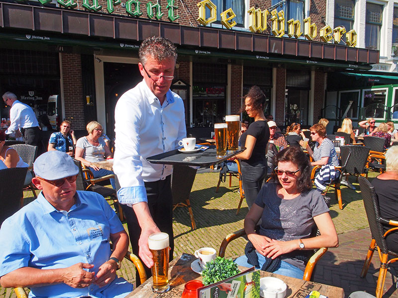 Sneek is gezelligste waterstad van Europa met winkels, terrassen en evenementen waarop Amsterdam jaloers kan zijn.