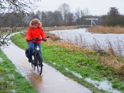 Bomenrijk Zuidoost-Friesland door hevige regenval ineens het waterland van Friesland