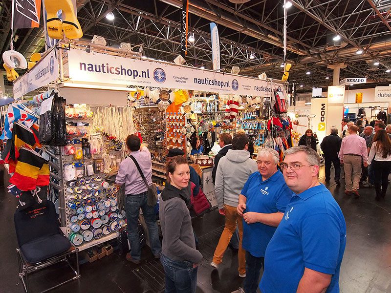 De Nautic Shop van de familie De Boer uit Bakhuizen op Boot Düsseldorf. De familie is ook met een grote uitstalling op Boot Holland (7-12 februari 2014). Info: www.nauticshop.nl 