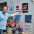 Britse zeilbotenbouwer Topper wijst Friese zeilschool aan als demonstratiecentrum