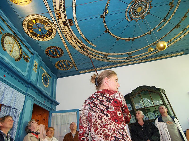 Het Koninlijk Eise Eisinga Planetarium in Franeker (1774-1781) trekt jaarlijks circa 50.000 bezoekers.