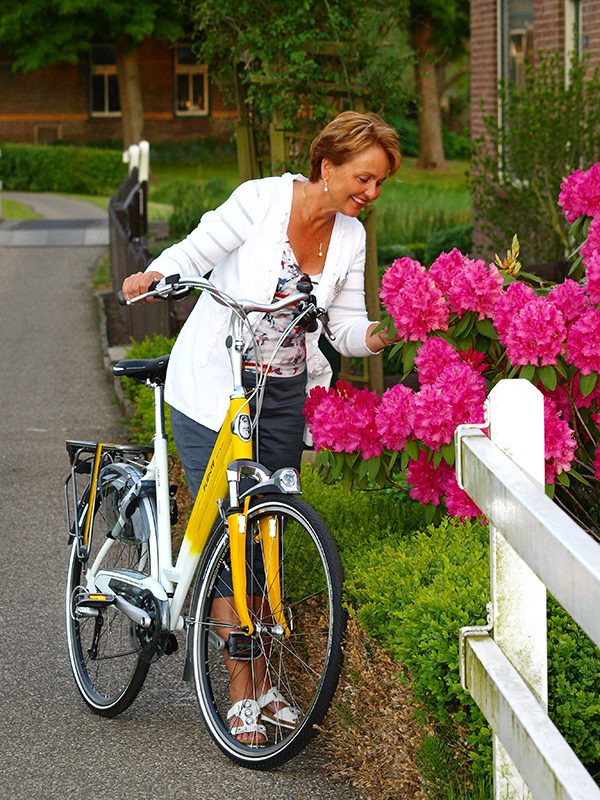 Alom geprezen door klanten van Rent a Topbike, deze lichte Gazelle Fuente Xtra, een hybride lichtgewicht toerfiets. De fiets weegt 16,3 kg en kost €949,-. Info:  https://www.friesnieuws.nl/4397