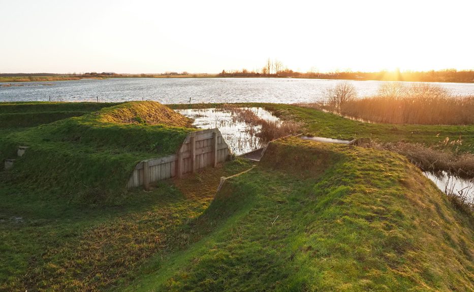 Door hoogwater en restauratie schans is Friese Waterlinie na eeuwen weer zichtbaar