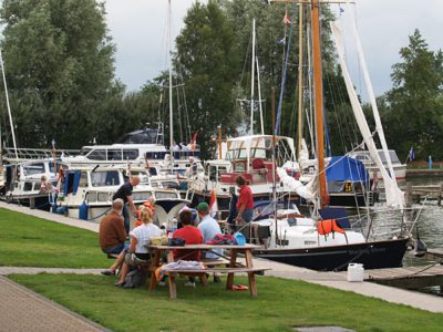 Drentse Fietsvierdaagse heeft een nat zusje: De Vaarvierdaagse van Langweer!