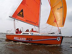 De Holland Fox, vier jaar geleden een blikvanger in de Friesland Holland-stand op Boot Düsseldorf én op de Friese meren, vaart momenteel op het Eemmeer.