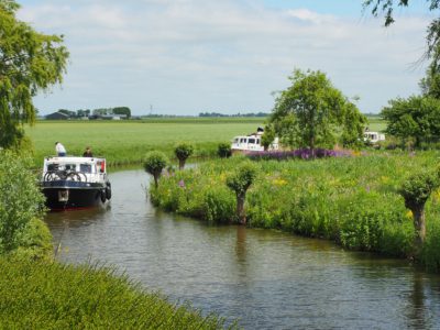 Elfstedenroute met motorjacht is een uitdaging, maar goed te doen als je de tijd neemt