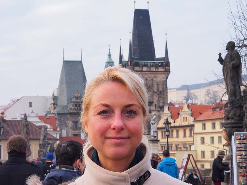 Anna Marie Hendriks in Praag. Nederland is haar vaderland, Tsjechië haar moederland.