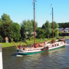 Fietsen en varen langs de Friese Elfsteden met klipper van Friesland Charter als hotel