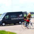 Fries bureau voor toerisme helpt toerist met fietspech snel verder