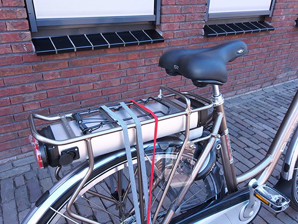 De Pointer E. Forta N7.L ECO — ook “makke yn Fryslân” — is €500,- goedkoper dan de Batavus Ventoux Easy, maar mist een aantal unieke eigenschappen van de Ventoux en heeft veel minder versnellingen. Veel versnellingen is een pre bij een e-bike als je goed, dat wil zeggen economisch, kunt schakelen. De ook heel goed presterende Pointer met Panasonic-techniek is iets minder luxe afgewerkt en is alleen in de unisex-framemaat 50 leverbaar (lage instap).