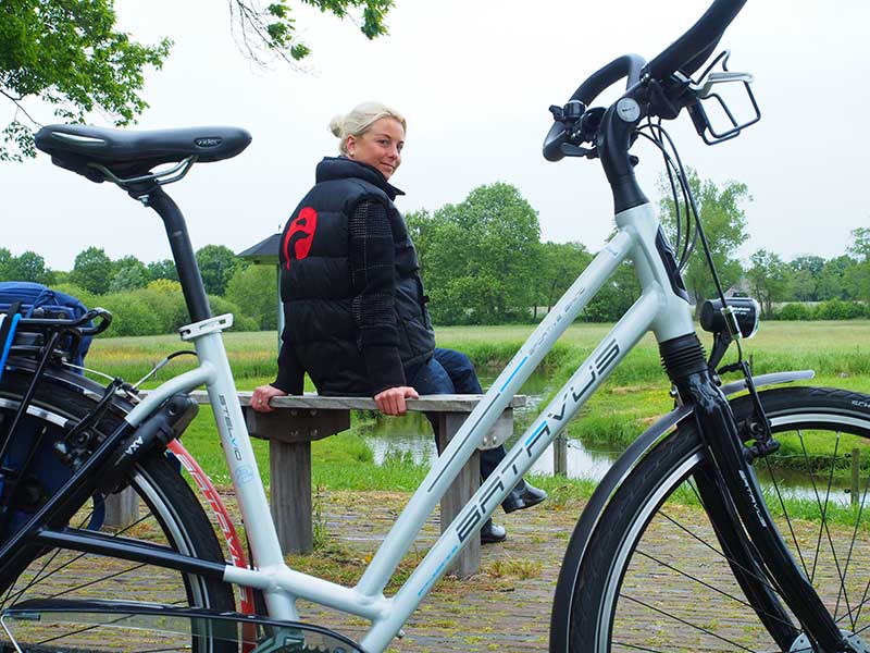 Drenthe is ook heel mooi, op een Batavus. Meer info: https://www.friesnieuws.nl/4831 en https://www.friesnieuws.nl/160 en www.goudenfriesewouden.nl (Nationaal Park Drents-Friese Wold). Batavus fietsen: https://www.friesnieuws.nl/4777