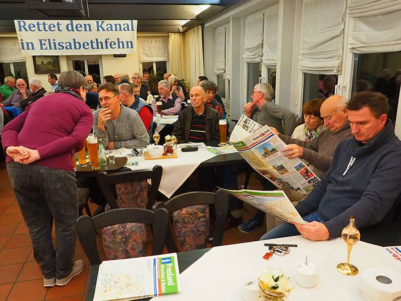 Grote interesse voor routekaarten en watersportgidsen. Foto: Friesland Holland Nieuws.