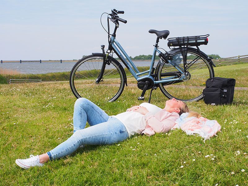 Off the Boat On the Bike is een innovatief concept van Friesland Holland dat het varen van routes stimuleert die aansluiten op het fietsnetwerk met knooppunten, rustpunten (resting points) en bezienswaardigheden.