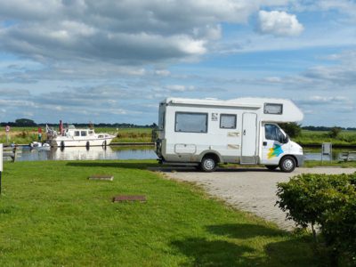 Na gratis Marrekrite ligplaatsen voor boot ook gratis camperplaatsen in Friesland?