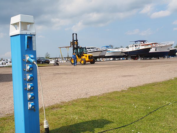 Jachthaven ’t Eibertsnest verleent jachtservice, heeft doe-het-zelf-loodsen en exploiteert een enorme winterberging, binnen en buiten. 