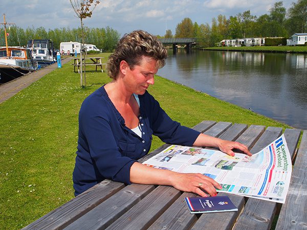 Wolkom yn Fryslân, nu ook de mooiste kampeerplek van Nederland. Dat Friesland op zoveel recreatiefronten zo goed scoort heeft de provincie vooral te danken aan de oud-toerismegedeputeerde Jannewietske de Vries (PvdA), vindt Jittie Mozes (foto).