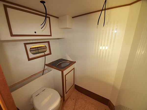 Praktisch en mooi worden de sanitaire ruimtes van de VIP-cabins.