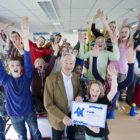 Hessel Prins van Paadwizer Oentsjerk wint schoolreisje