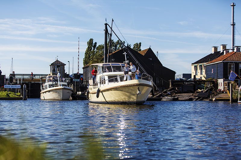 Impressie van een Aquanaut vaarvakantie in Friesland. Aquanauts zijn ook in het buitenland te huur.