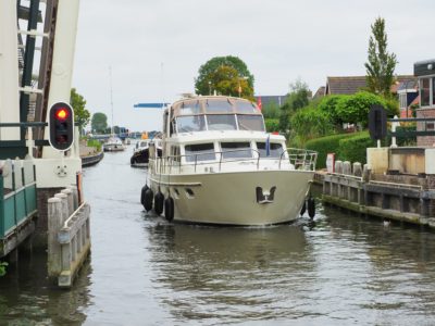 In corona-arm Friesland genieten nog veel toeristen op fiets en boot van stad en land
